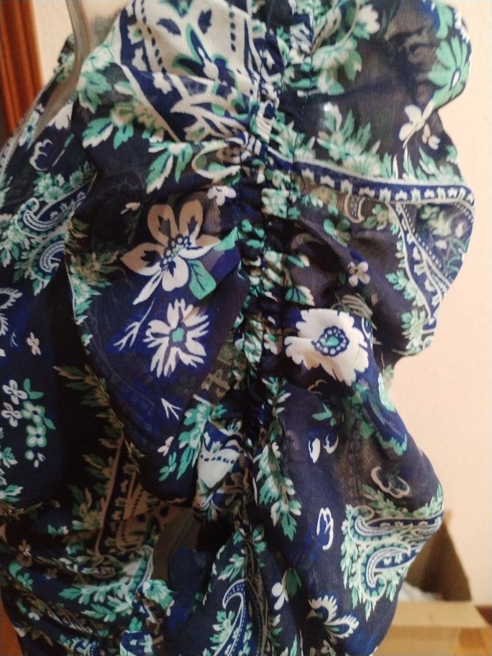 Un vestido de Zara elegante con un diseño espectacular y un estampado muy original – photo 9
